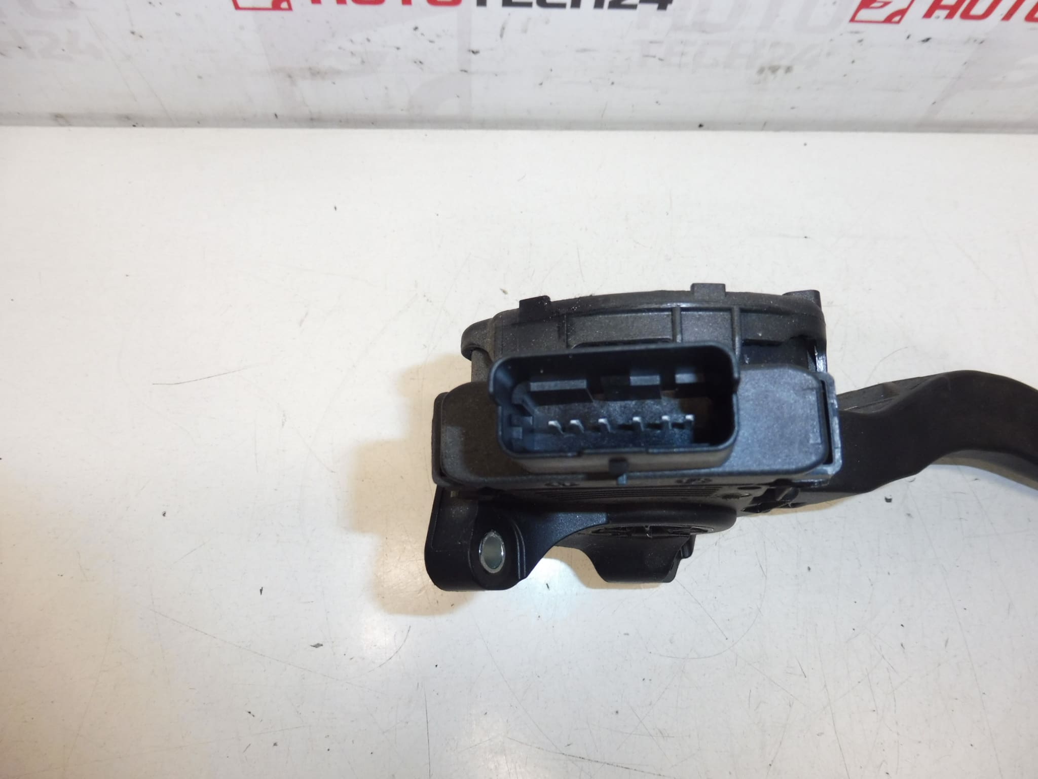 Plynový pedál HELLA Citroën Peugeot 9671433880 1601CX – Obrázok 2