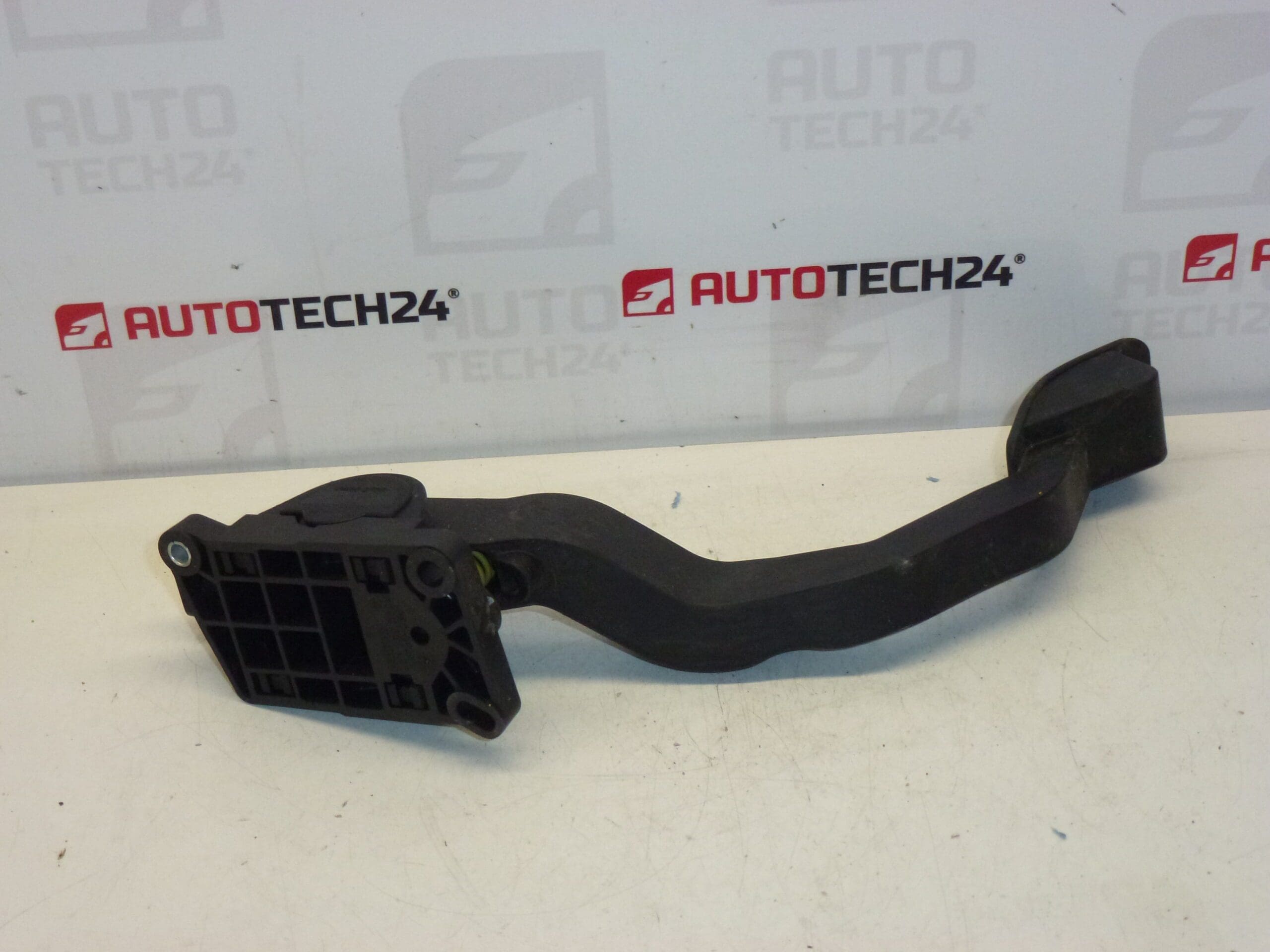 Plynový pedál Peugeot 206 Bosch 9645852280 0280752237 1601Q2 – Obrázok 2