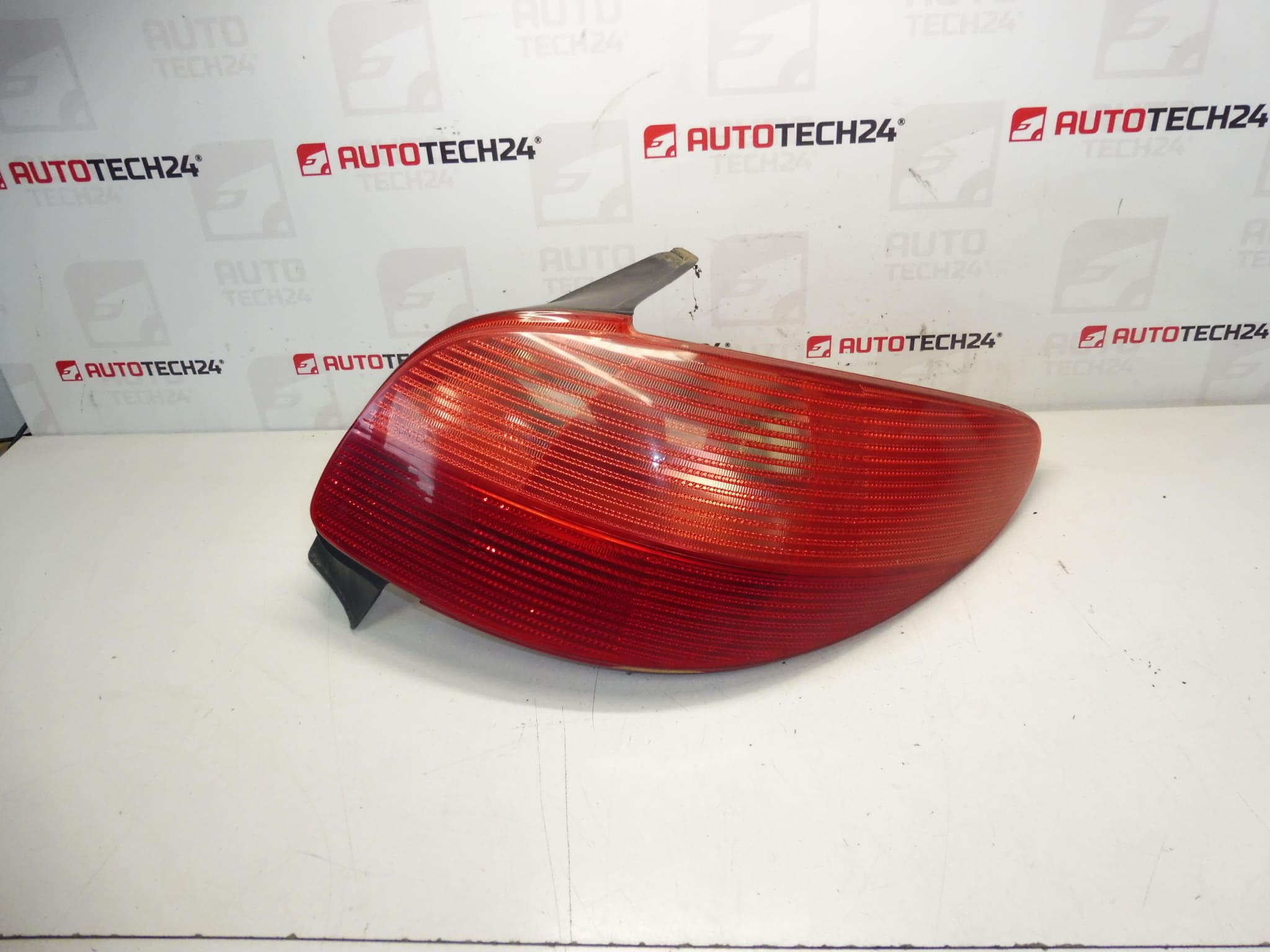 Pravá zadná lampa Peugeot 206 do 6/2003 6351P1
