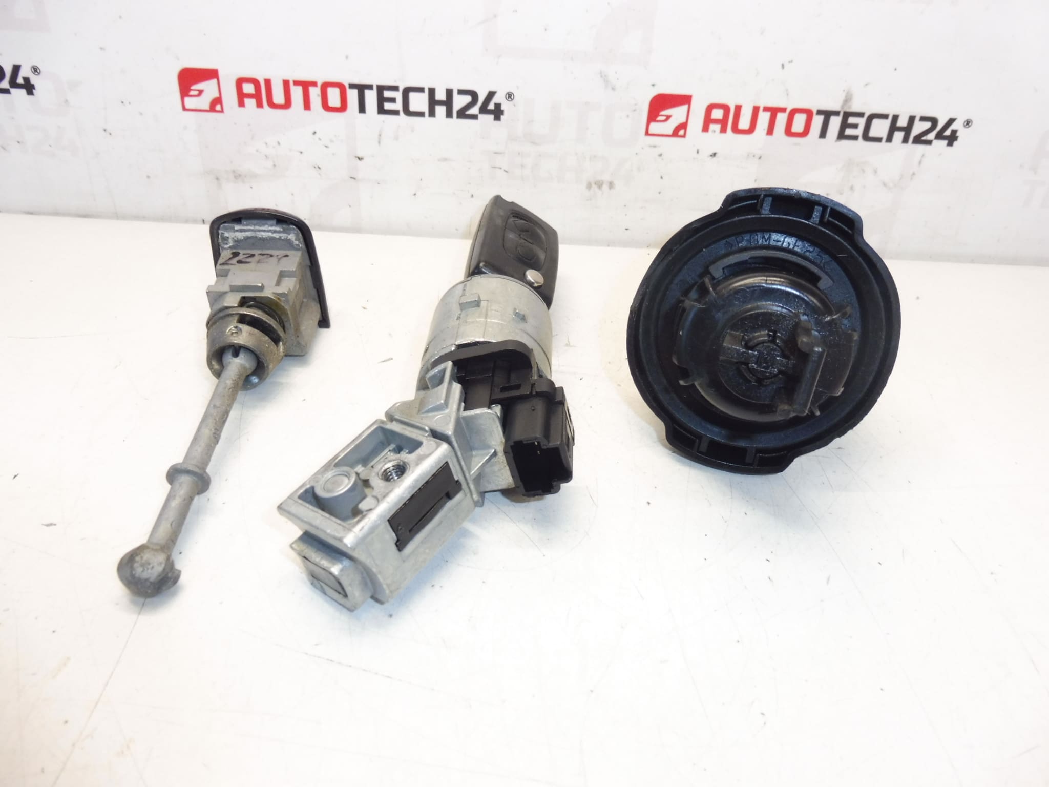 Súprava zámkov 2 kľúče Peugeot 3008 5008 4162SX 4162KF 4162XT – Obrázok 2
