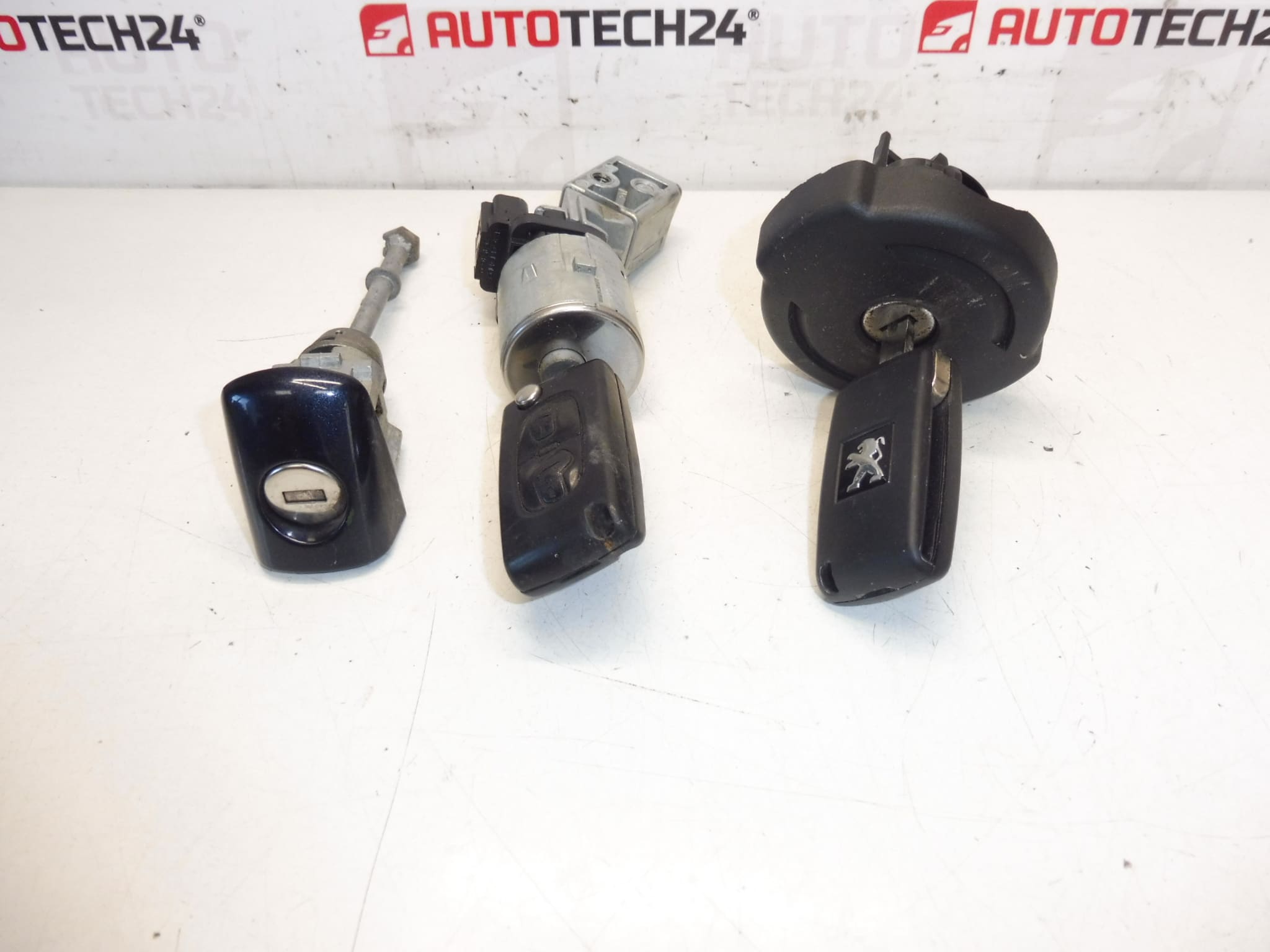 Súprava zámkov 2 kľúče Peugeot 3008 5008 4162SX 4162KF 4162XT