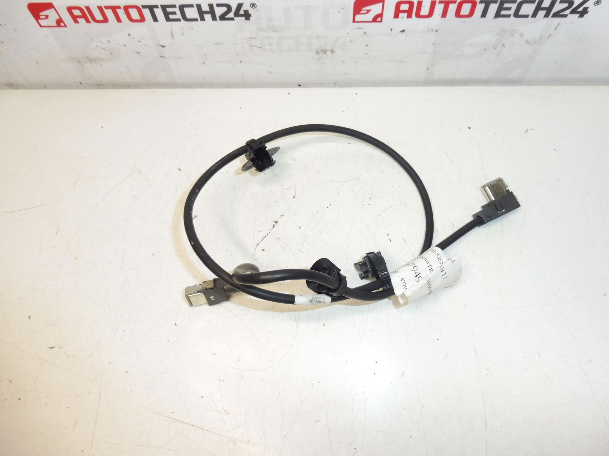 Zväzok USB Citroen Peugeot 9687949180 6586ZS