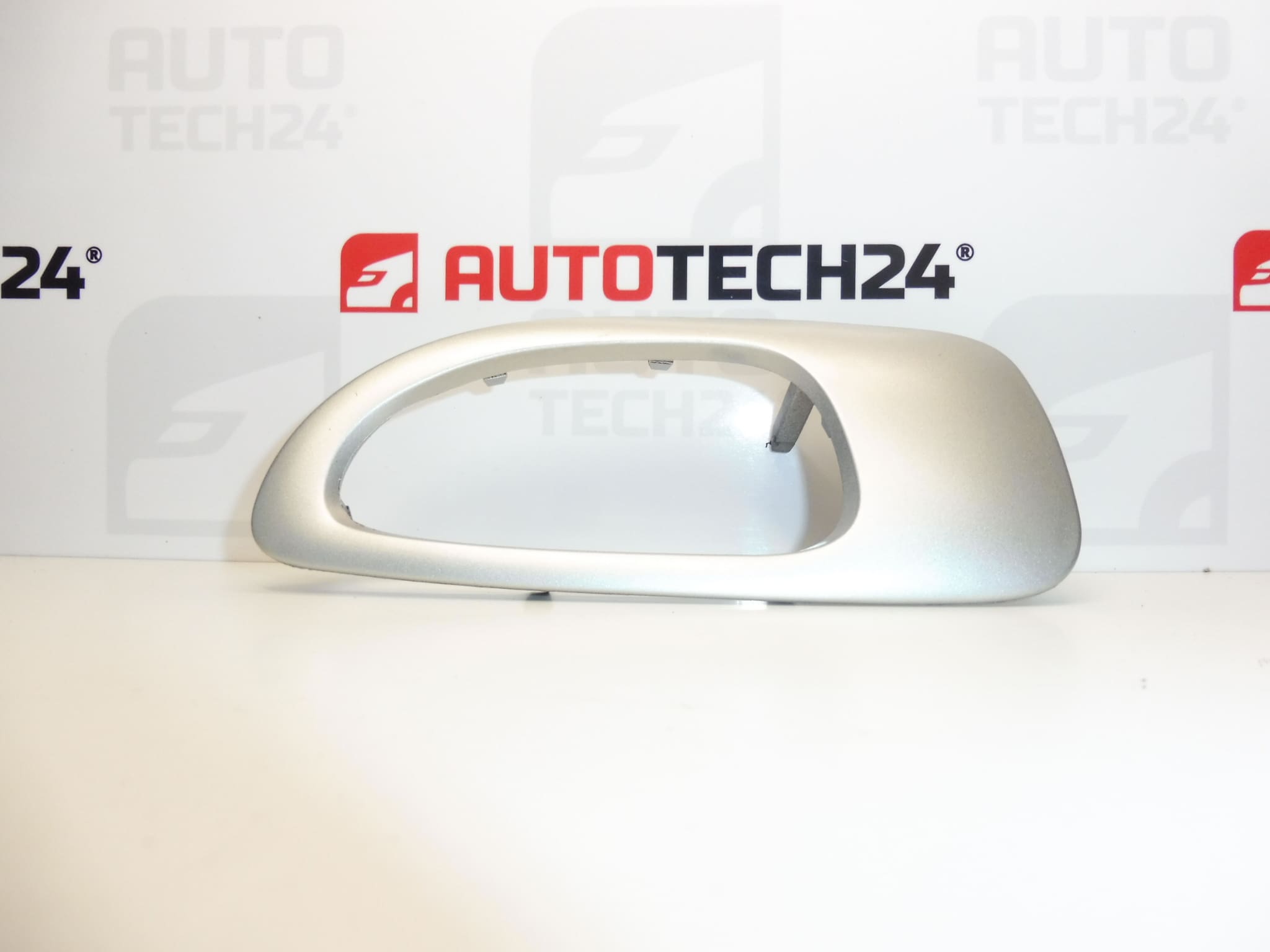 Kryt vnútornej kľučky pravých zadných dverí Peugeot 307 9634769077 9119Y2