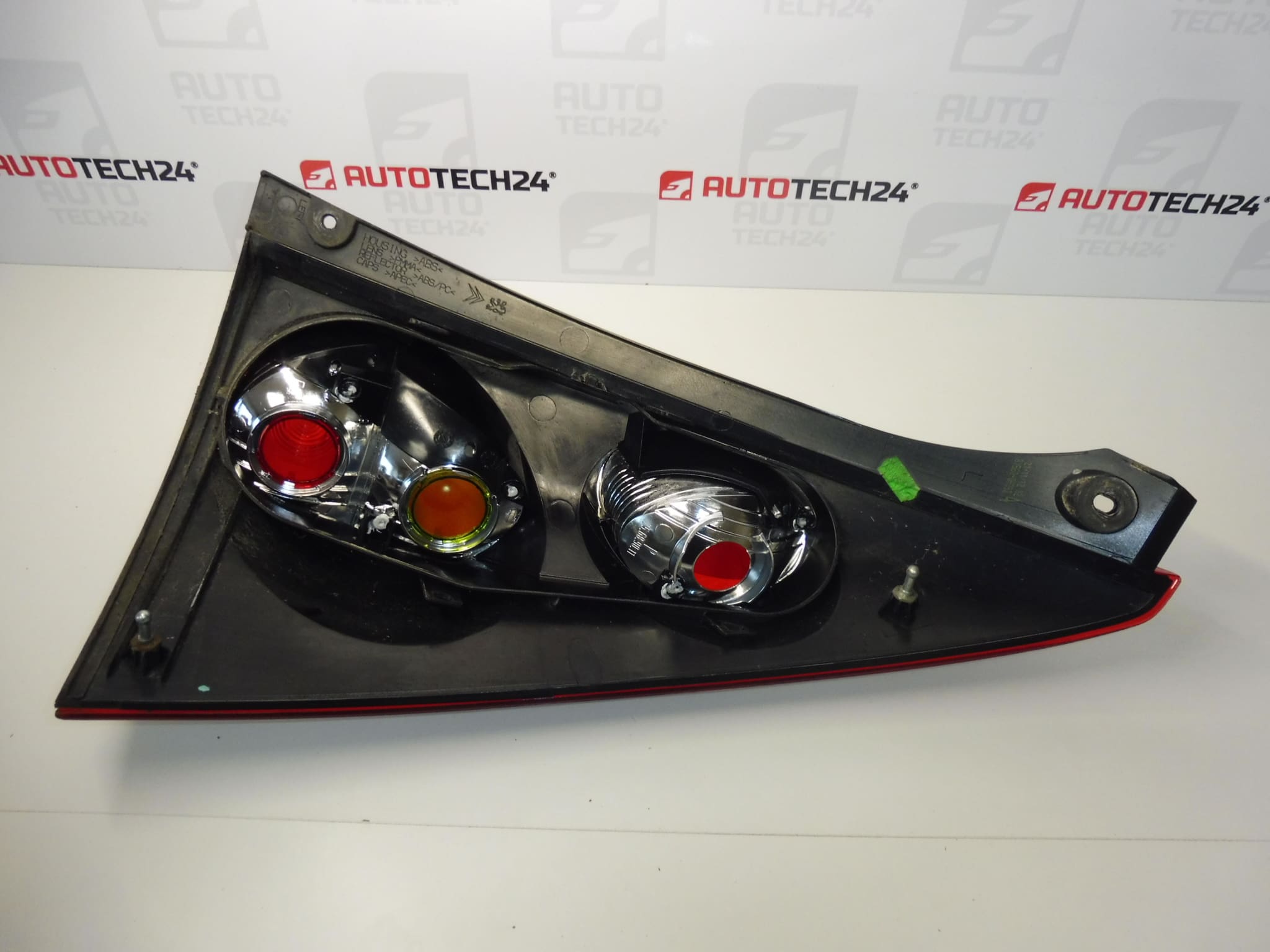 Ľavé zadné svetlo Peugeot 107 2013 81560-0H090 1607990580 – Obrázok 2
