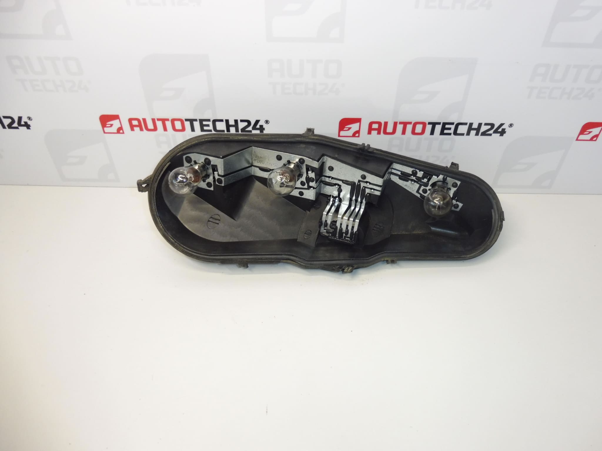 Objímka žiaroviek ľavého zadného svetla Citroën C1 Peugeot 107 1607990980