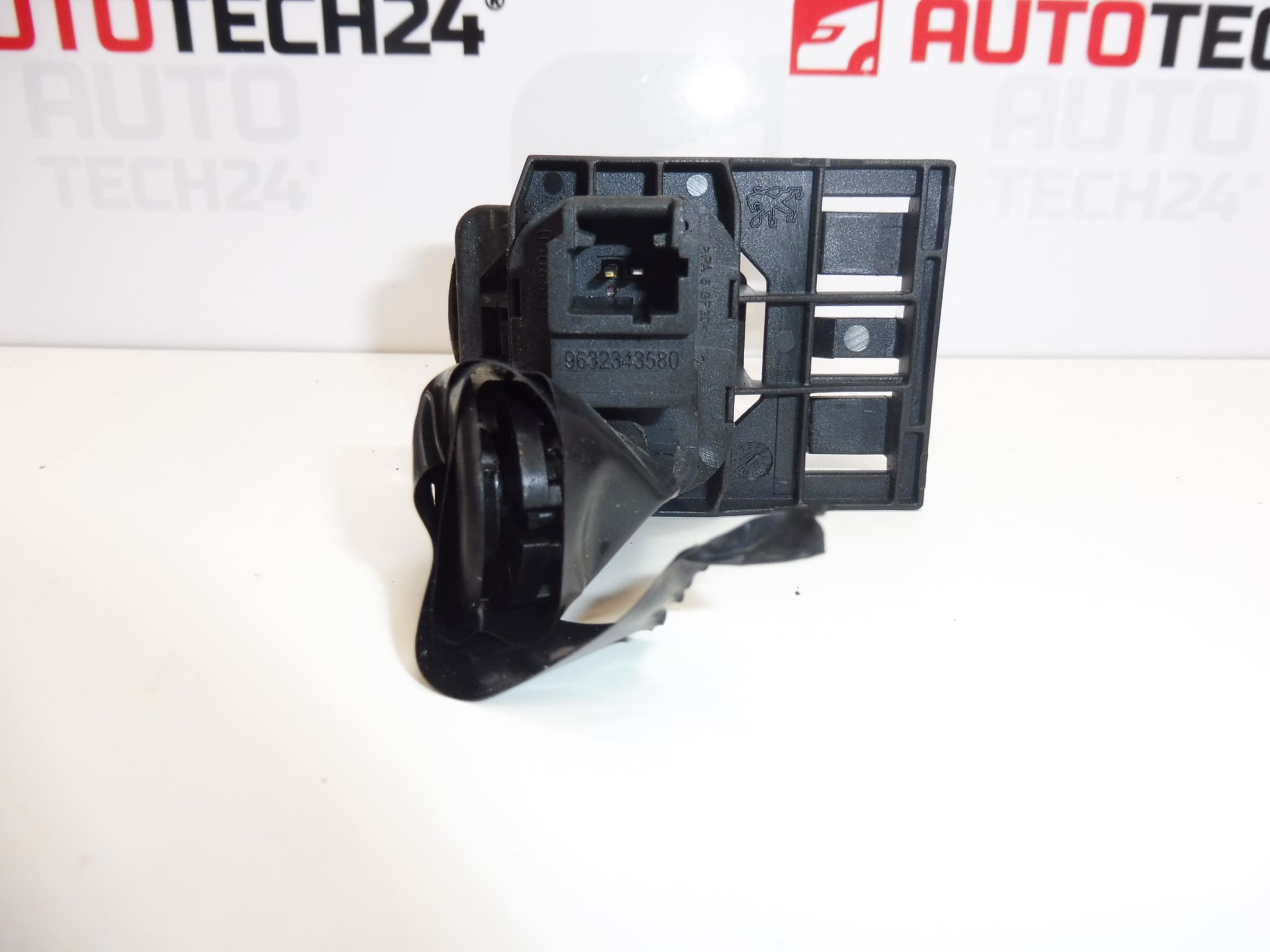 Tlačidlo 5. dverí EZWD Peugeot 307 CC 9632343580 872559 – Obrázok 2